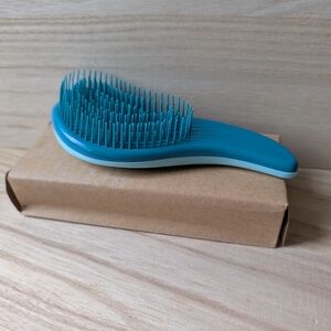 Blue Detangling Hair Brush, New With Box, Tangle Tweezer Like Brush